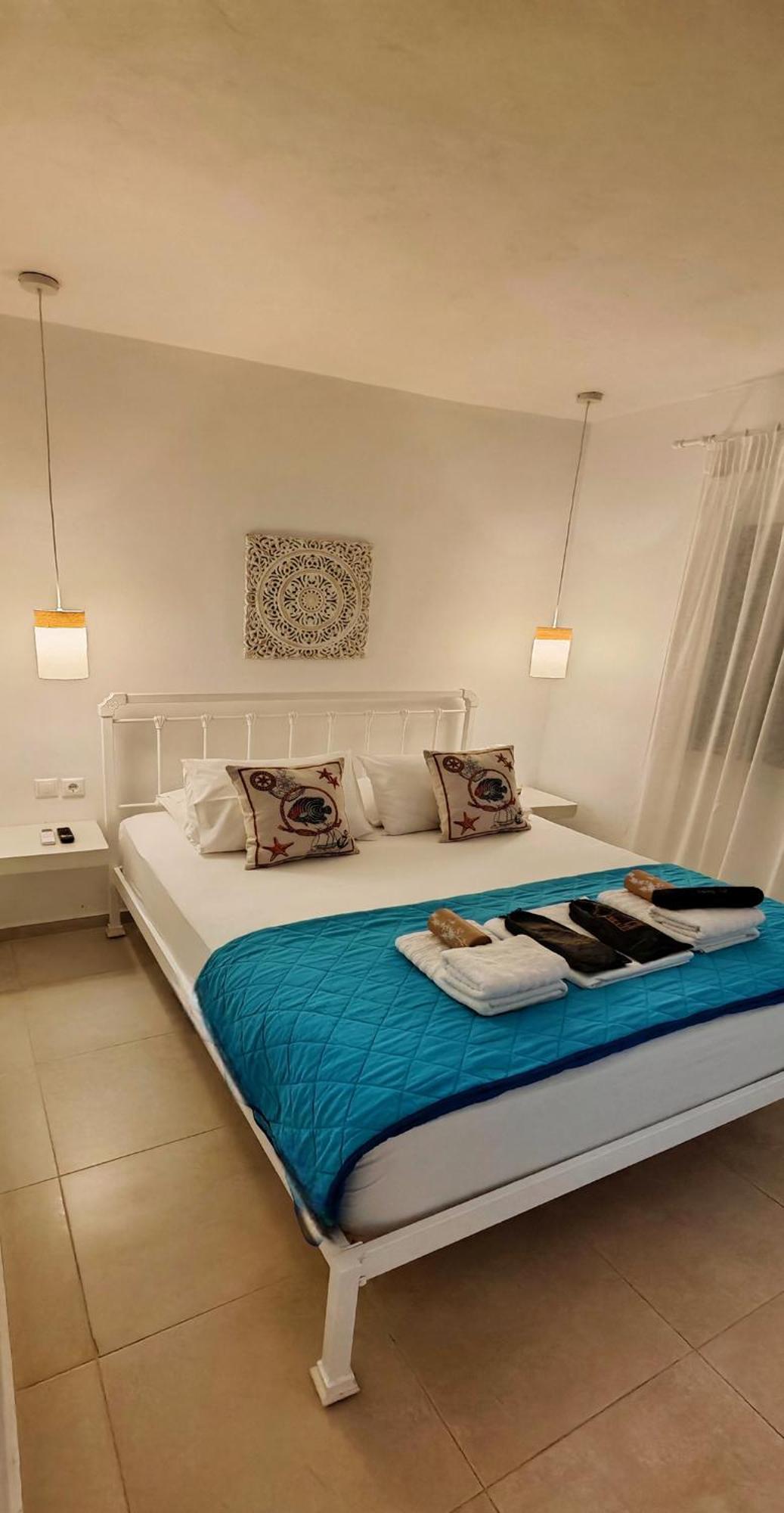 Diana'S Luxury Suites Kythnos Exterior photo