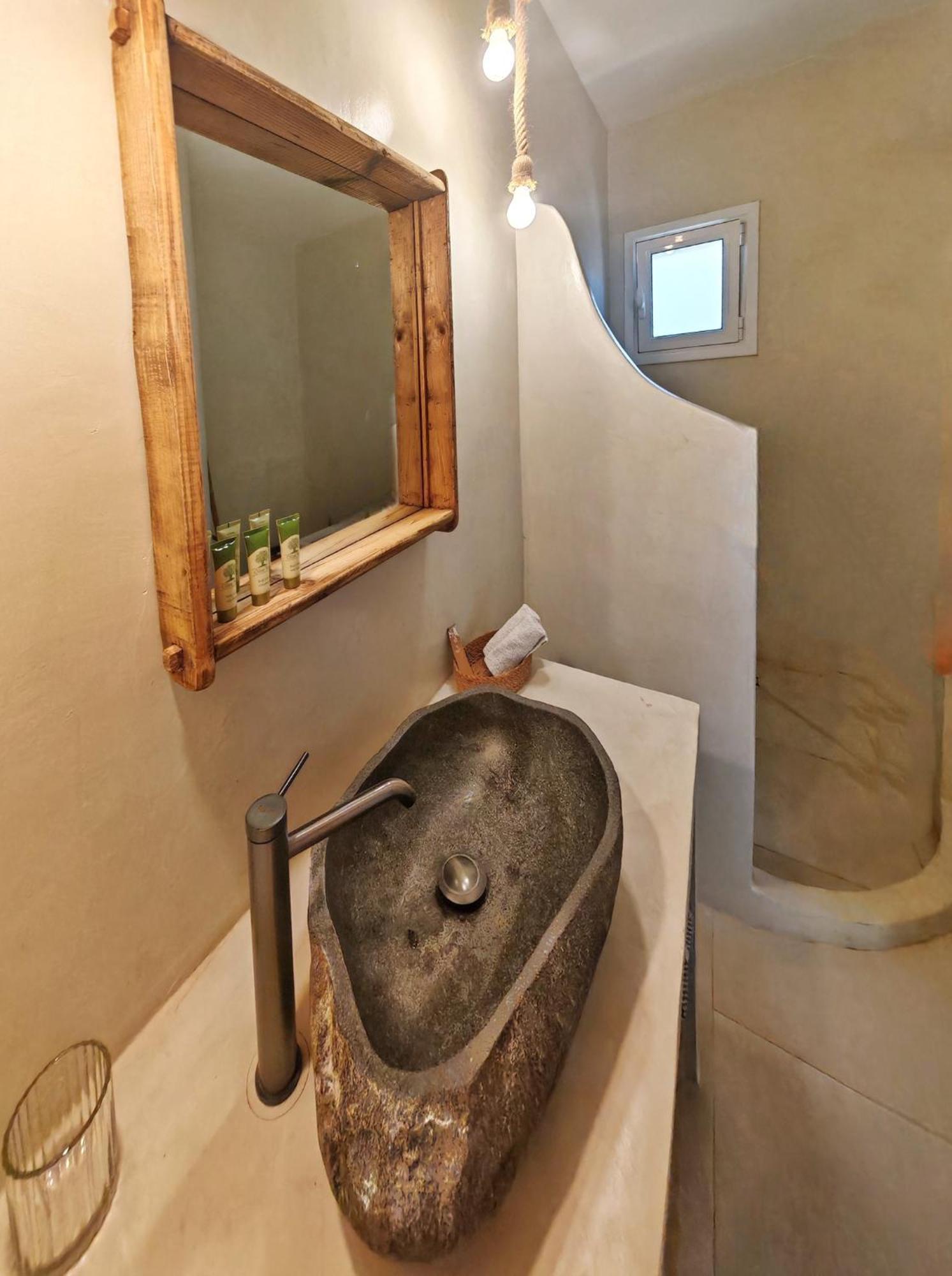 Diana'S Luxury Suites Kythnos Exterior photo